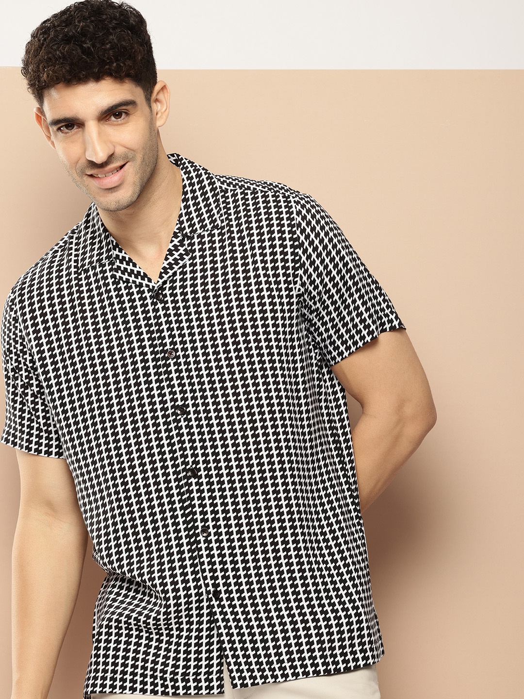 

INVICTUS Men Original Slim Fit Opaque Printed Casual Shirt, Black