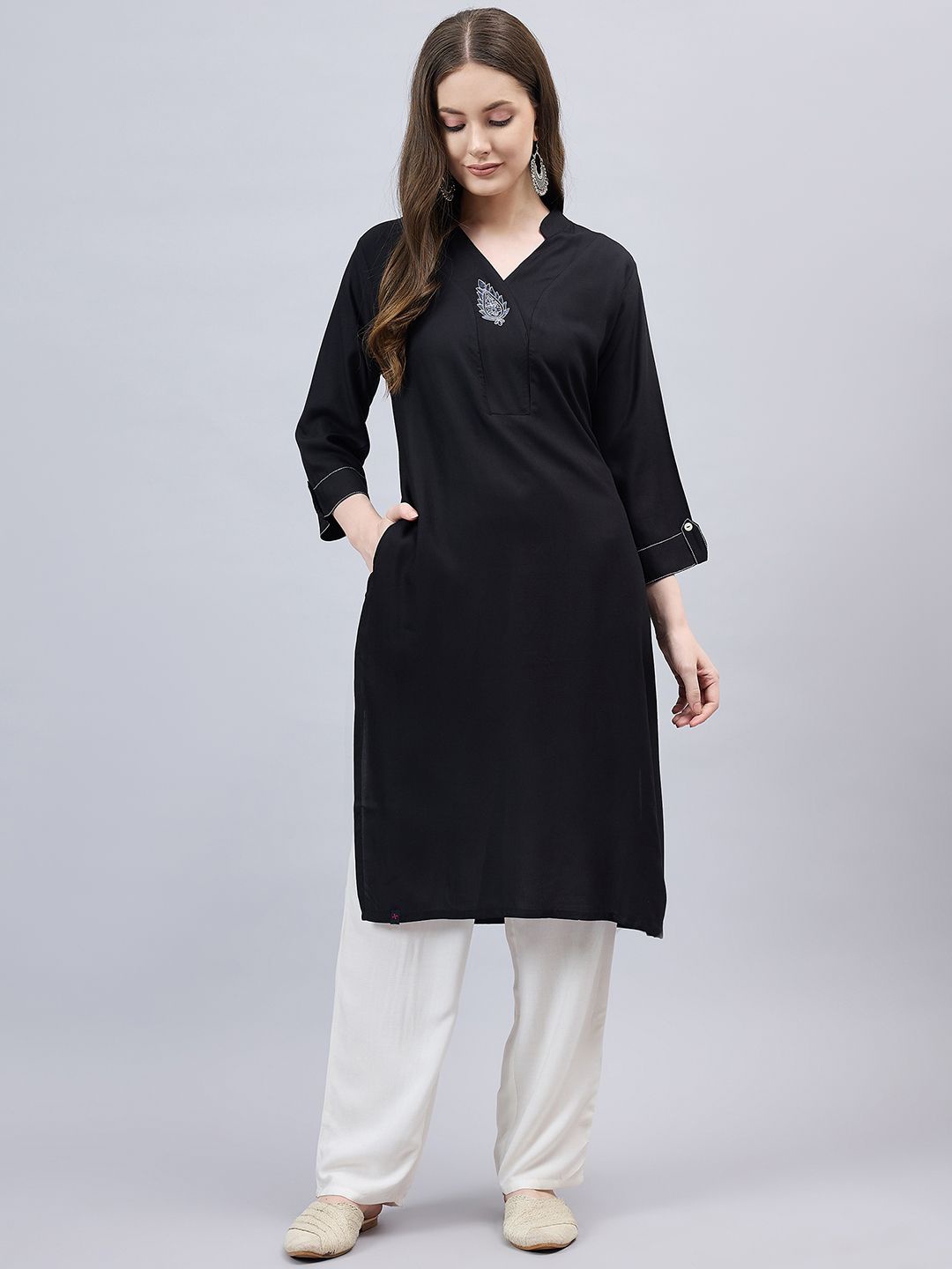 

THE PAJAMA FACTORY V-Neck Thread Work A-Line Kurta, Black