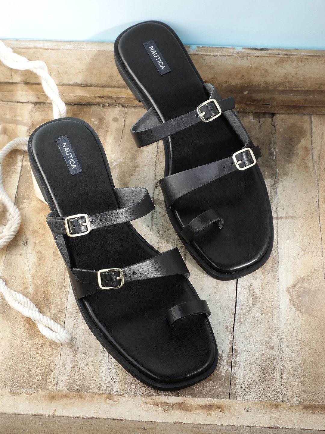 

Nautica Women One Toe Flats, Black