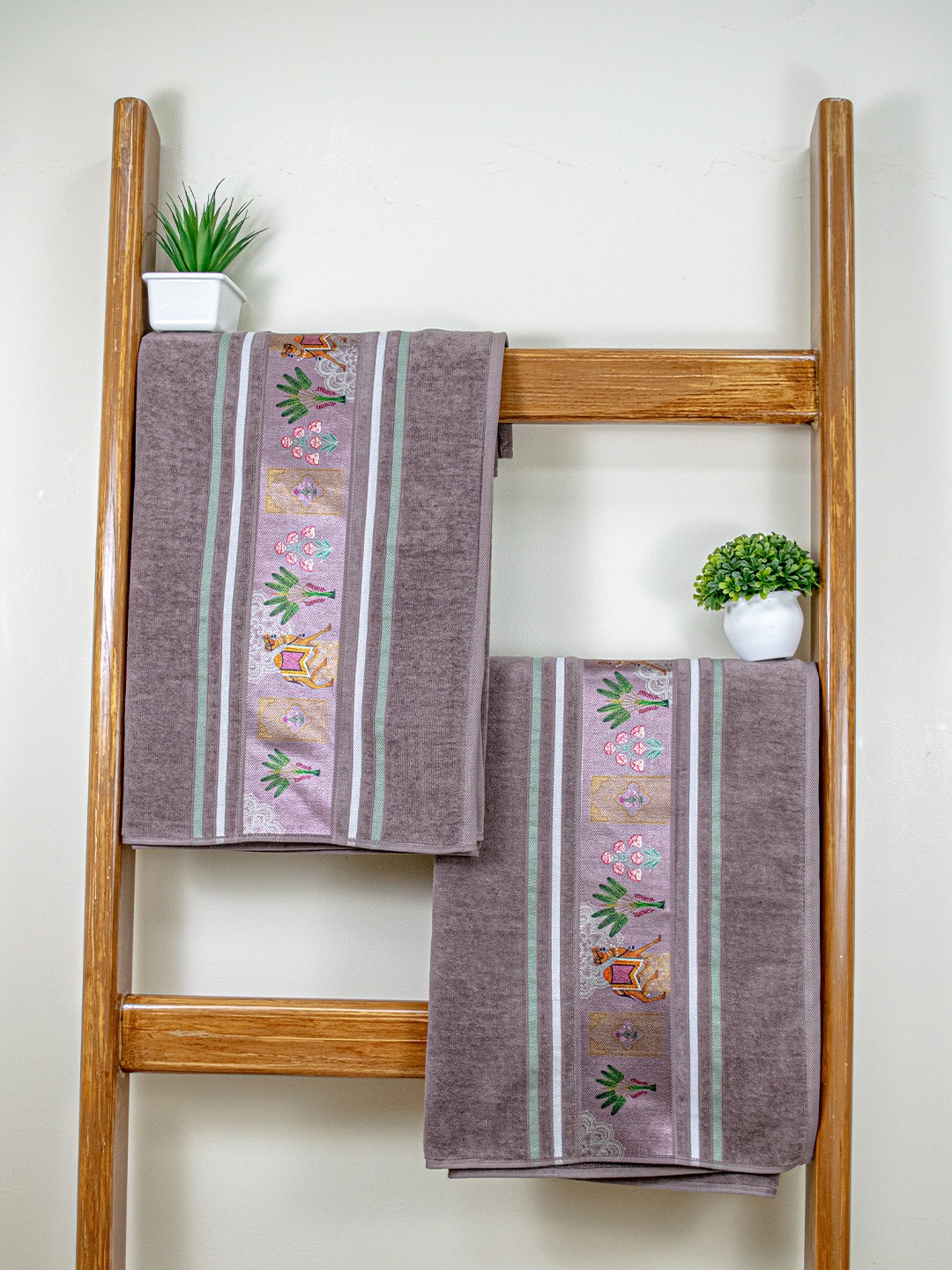 

RANGOLI Brown & Green 2 Pieces Printed Cotton 460 GSM Bath Towel