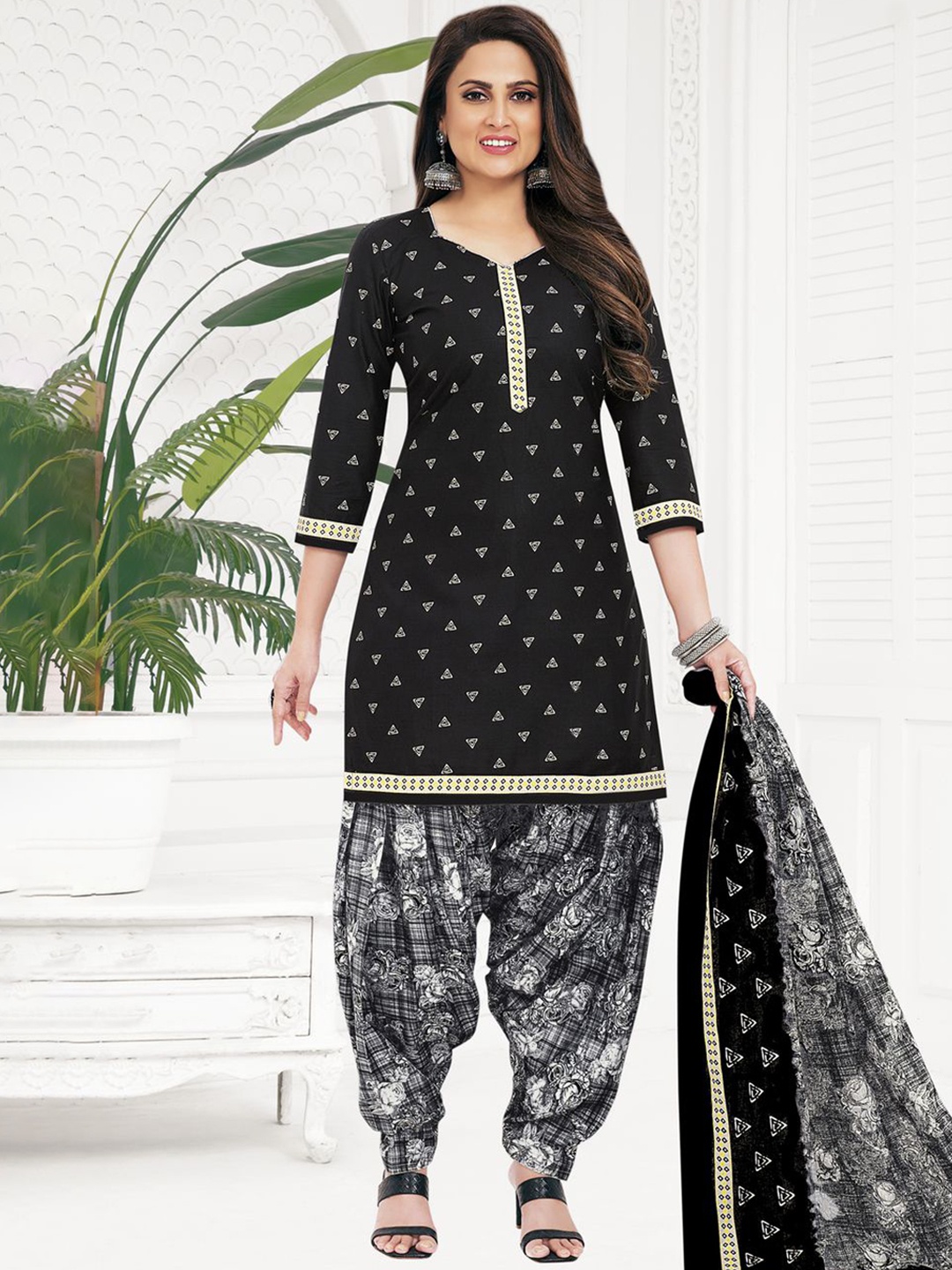 

MIRAAN Geometric Printed Pure Cotton Unstitched Dress Material, Black