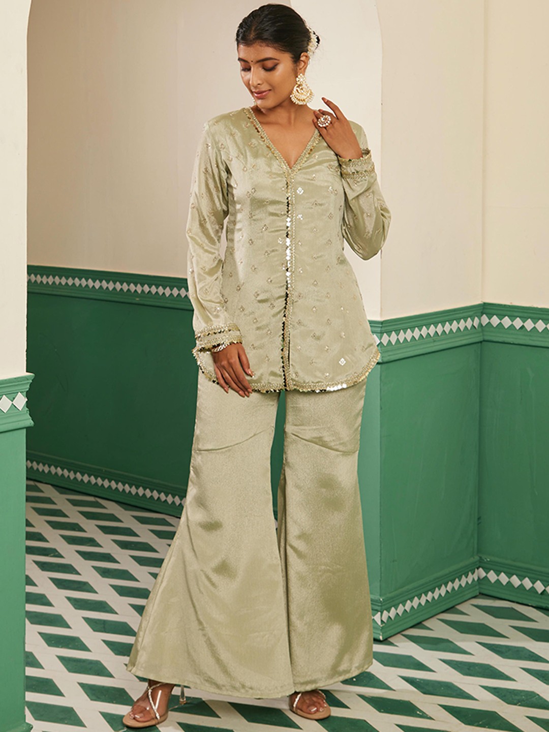 

Alaya By Stage3 Sajda V-Neck Sequins Velvet A-Line Kurta, Green
