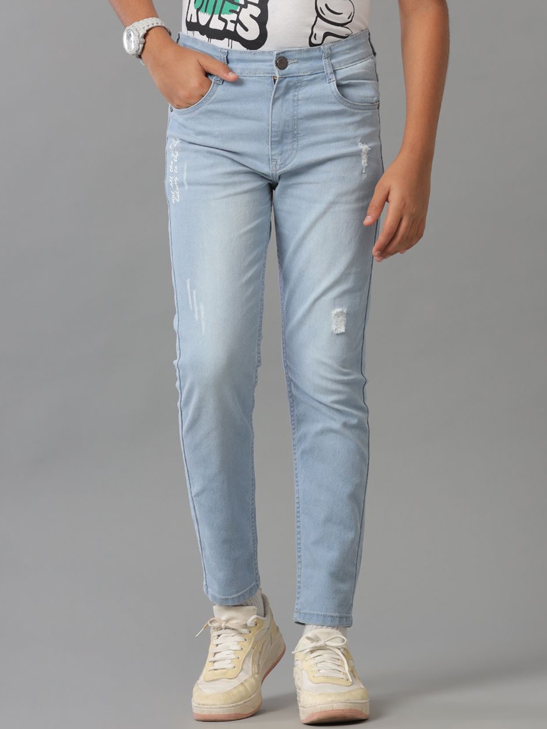 

UNDER FOURTEEN ONLY Boys Mid-Rise Slim Fit Low Distress Light Fade Jeans, Blue