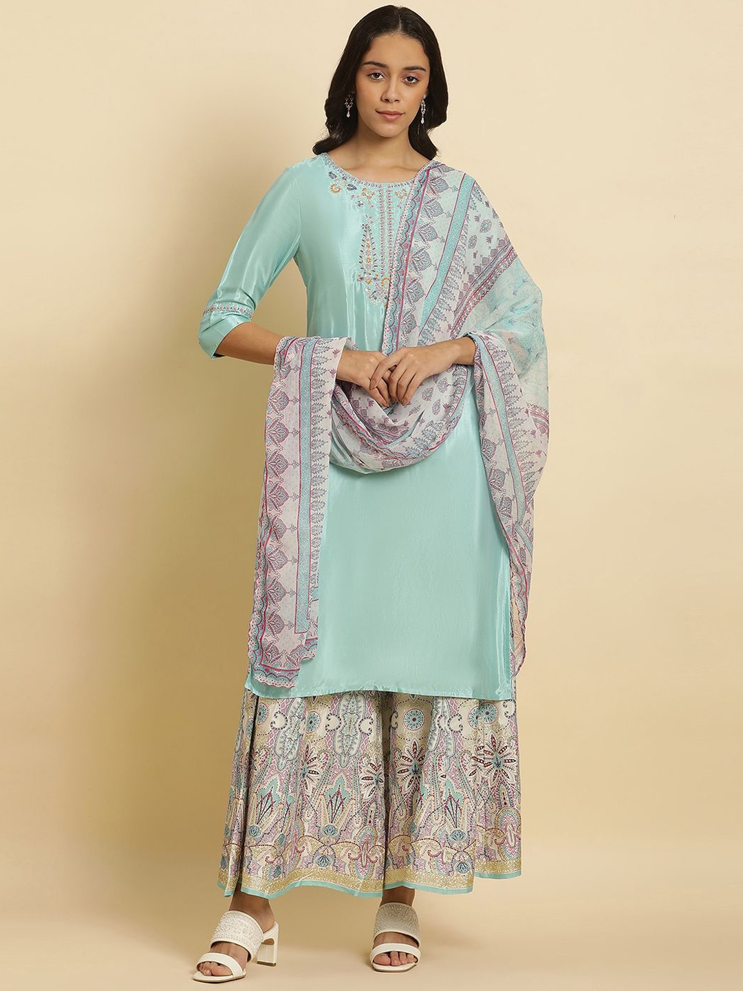 

W Floral Embroidered Sequinned Straight Kurta, Green