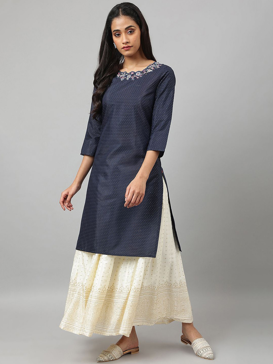 

W Geometric Printed Round Neck Thread Work Straight Kurta, Navy blue