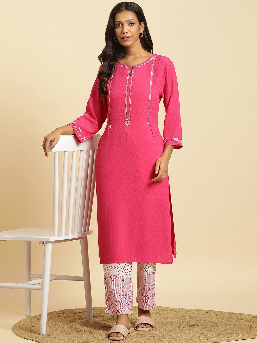

W Floral Yoke Design Keyhole Neck Thread Work Straight Kurta, Pink