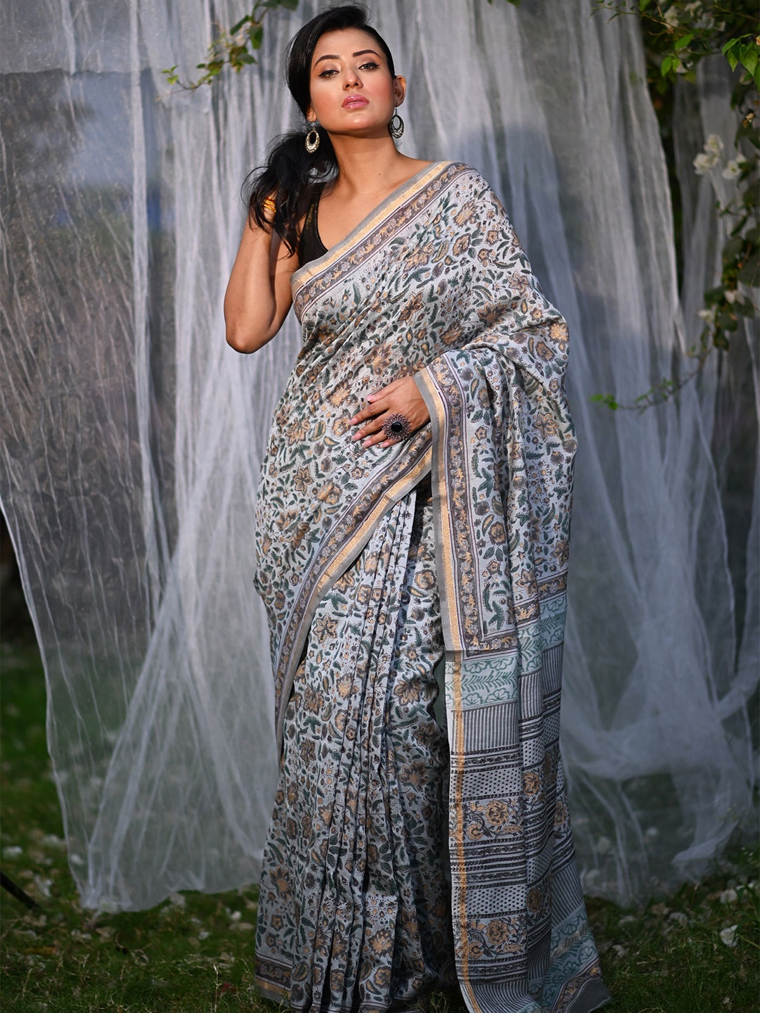 

Unnati Silks Ethnic Motifs Handloom Chanderi Saree, Grey