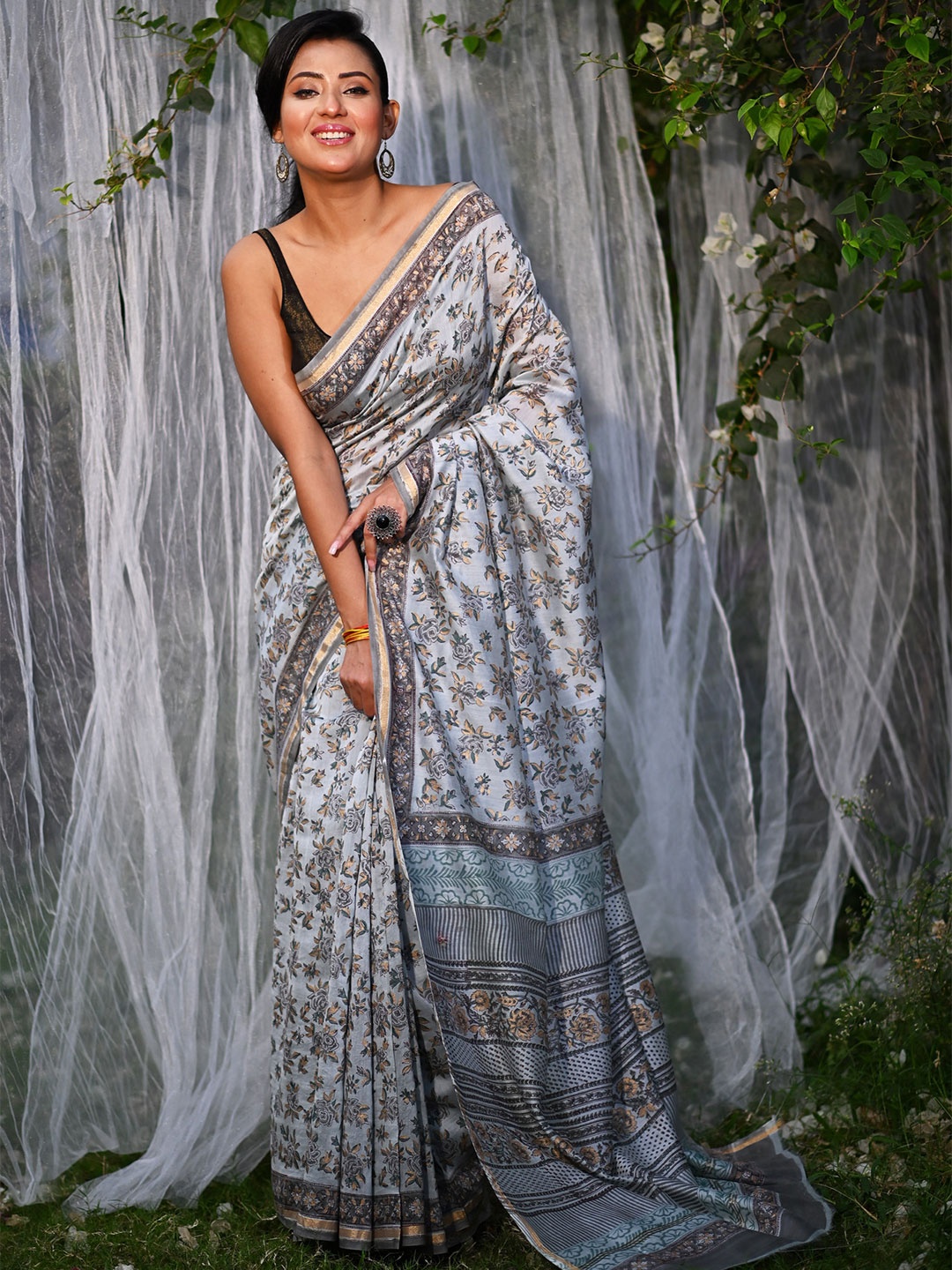 

Unnati Silks Ethnic Motifs Zari Handloom Chanderi Saree, Grey