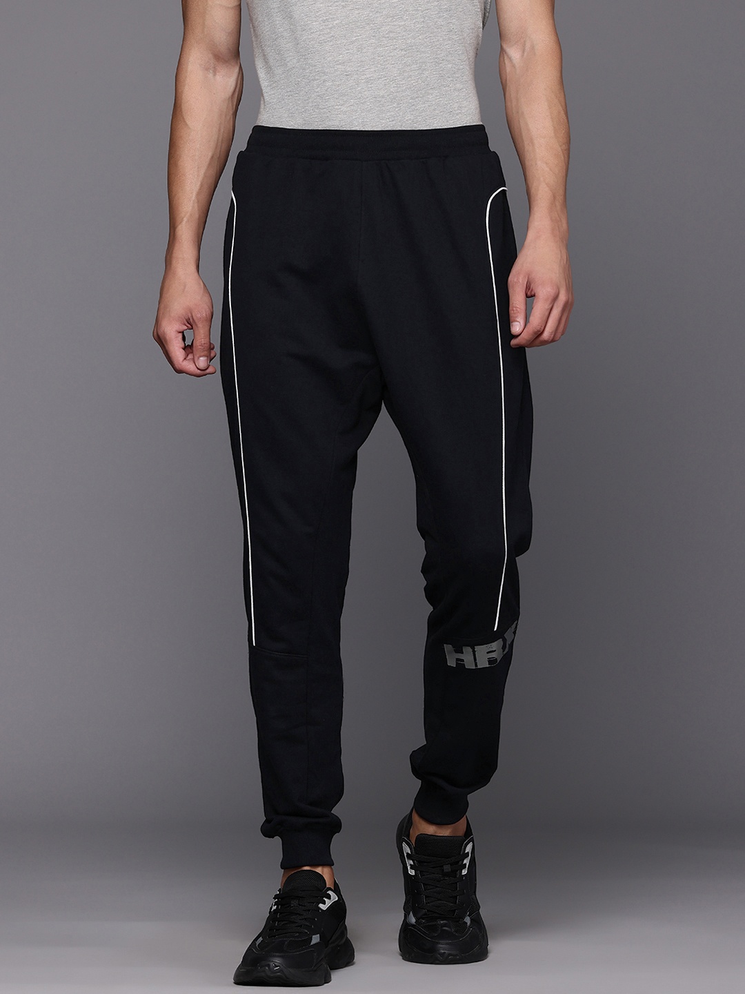 

HRX by Hrithik Roshan Men Black Solid Piping Detailed Joggers