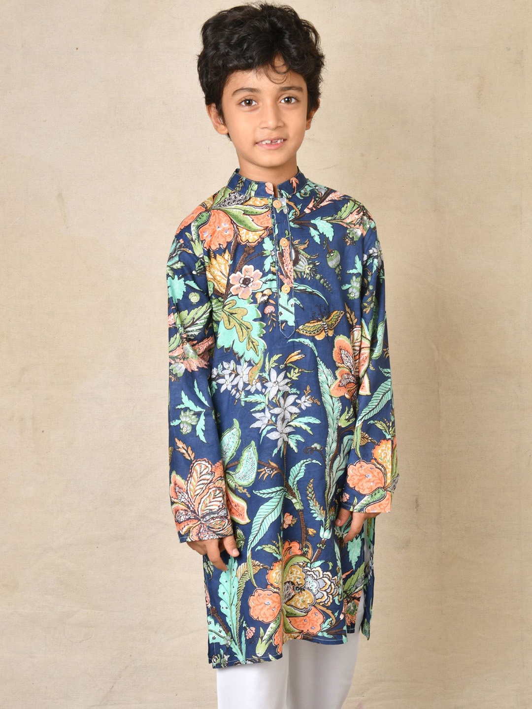 

Anthrilo Boys Band Collar Floral Printed Long Sleeves Straight Kurta, Blue
