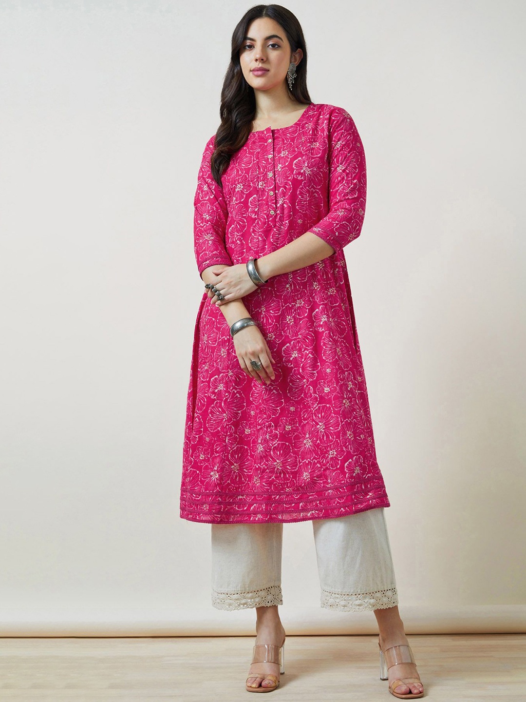 

Soch Women Cotton Slub Botanical Print Kurta, Fuchsia
