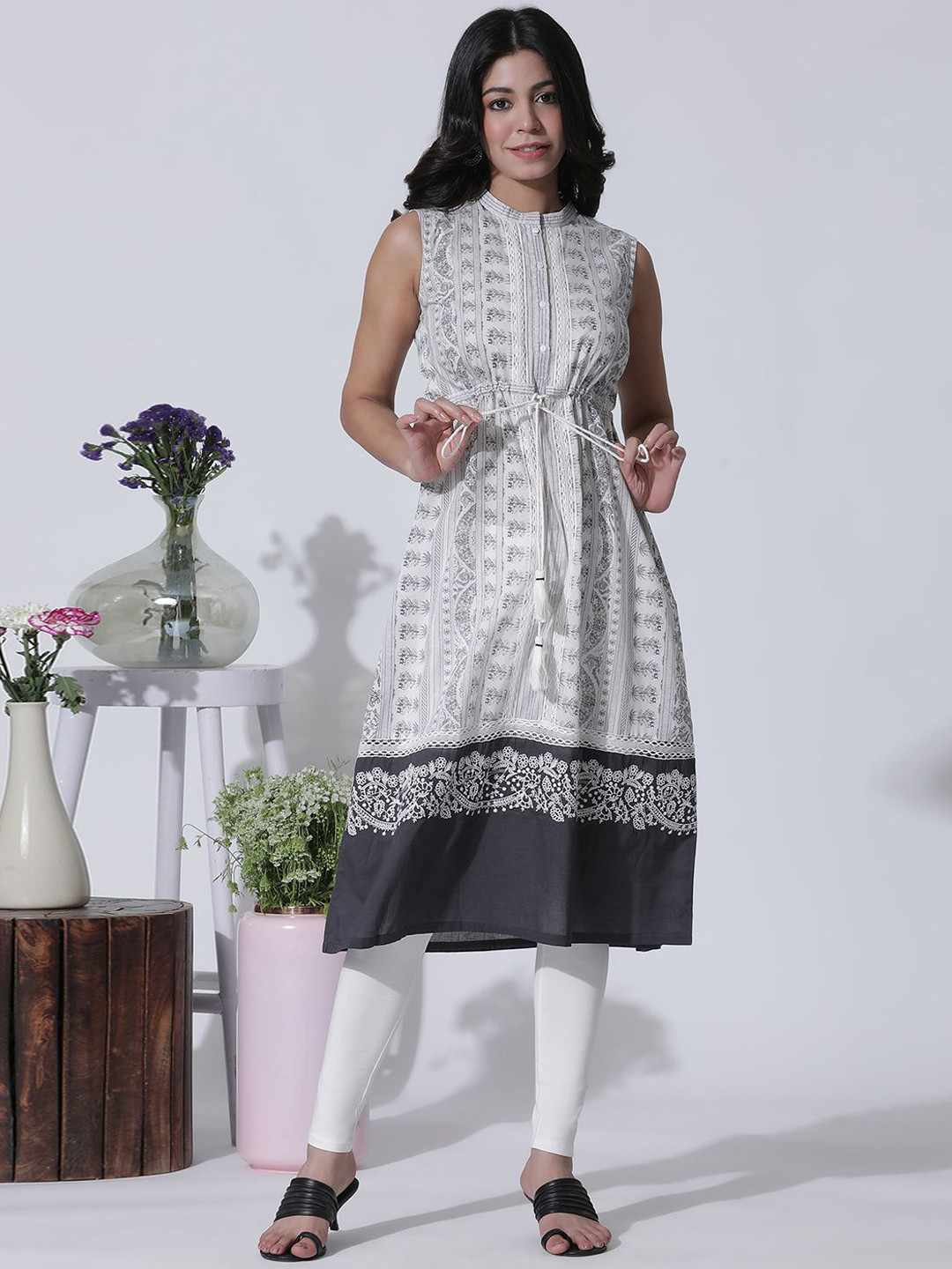 

W Floral Printed Mandarin Collar Sleeveless Pure Cotton A Line Kurta with Trousers, White