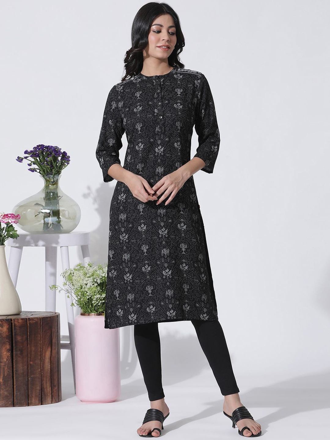 

W Black Floral Printed Mandarin Collar Straight Kurta With Leggings