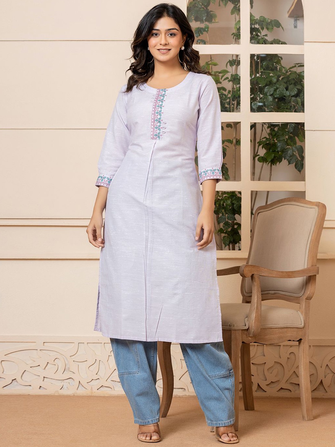 

Yufta Blue Floral Yoke Design Embroidery Thread Work Linen Straight Kurta, Lavender