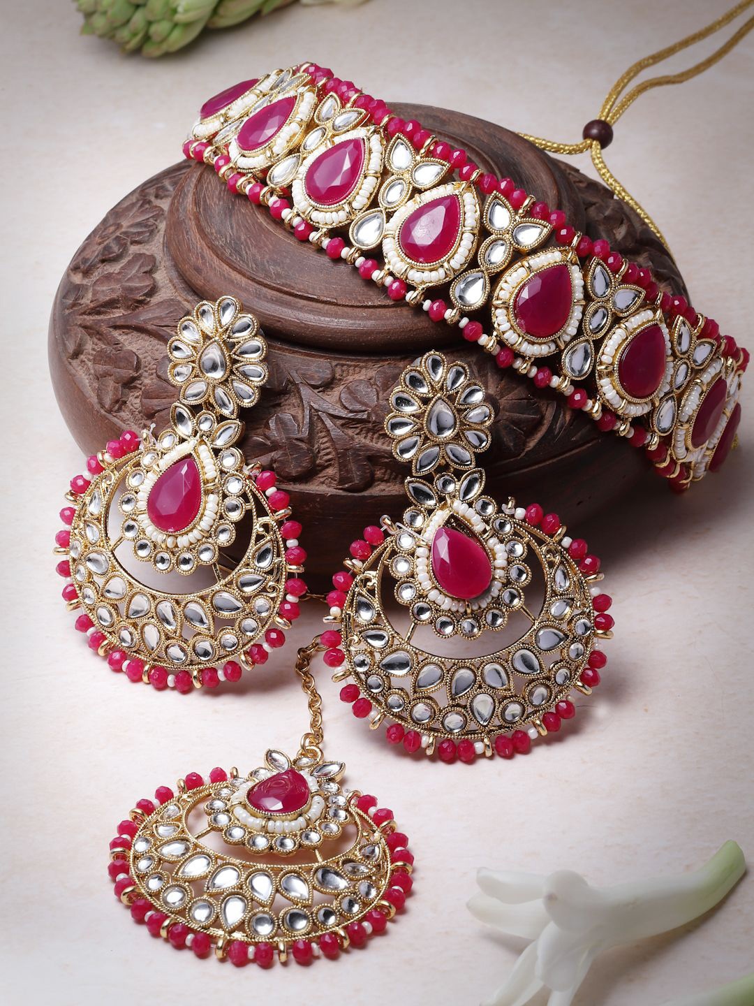 

Sukkhi Gold Plated Kundan Studded & Beaded Jewellery Set
