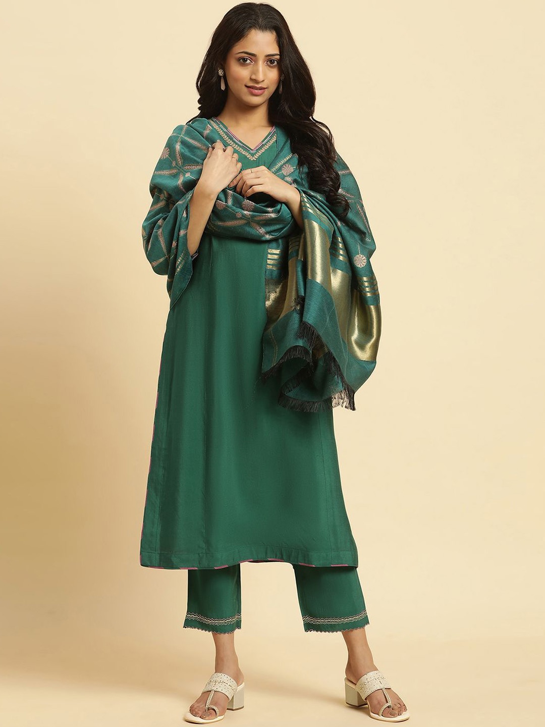 

W V-Neck Thread Work Straight Kurta With Trousers & Dupatta, Green