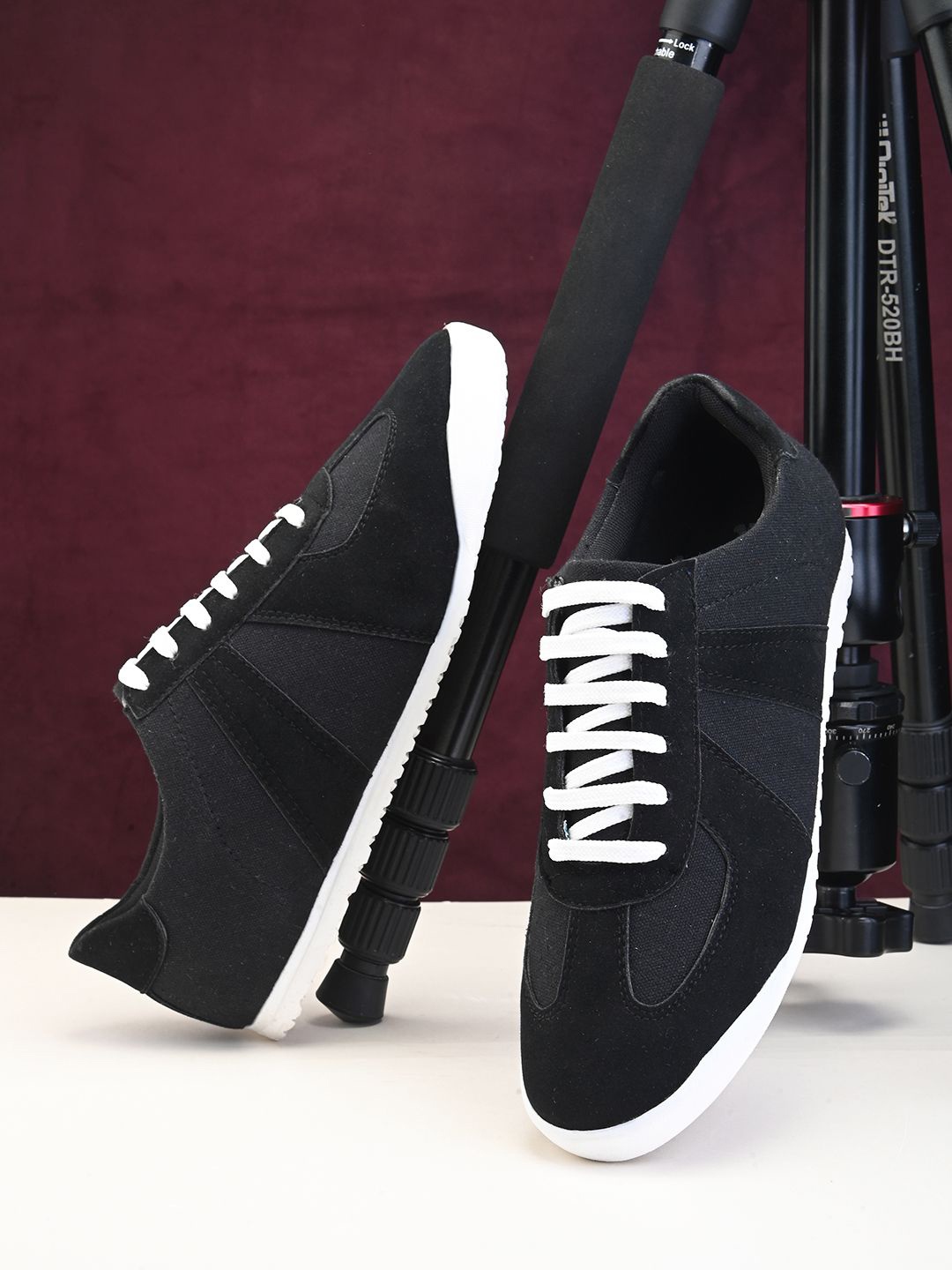 

Roadster Men Casual Lace-Up Sneakes, Black