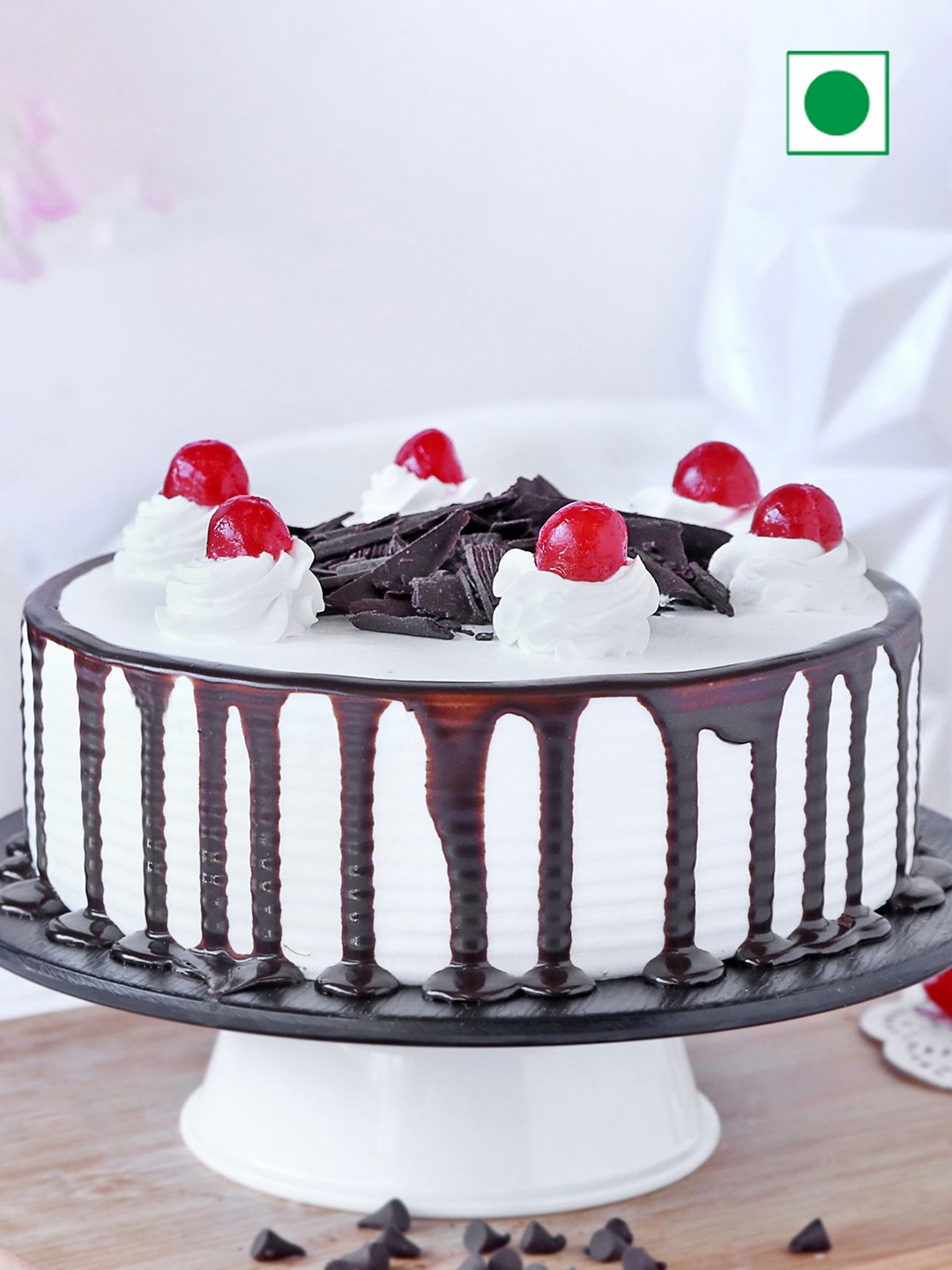 

IGP Black Forest Flavour Eggless Round Cake 1Kg, Brown