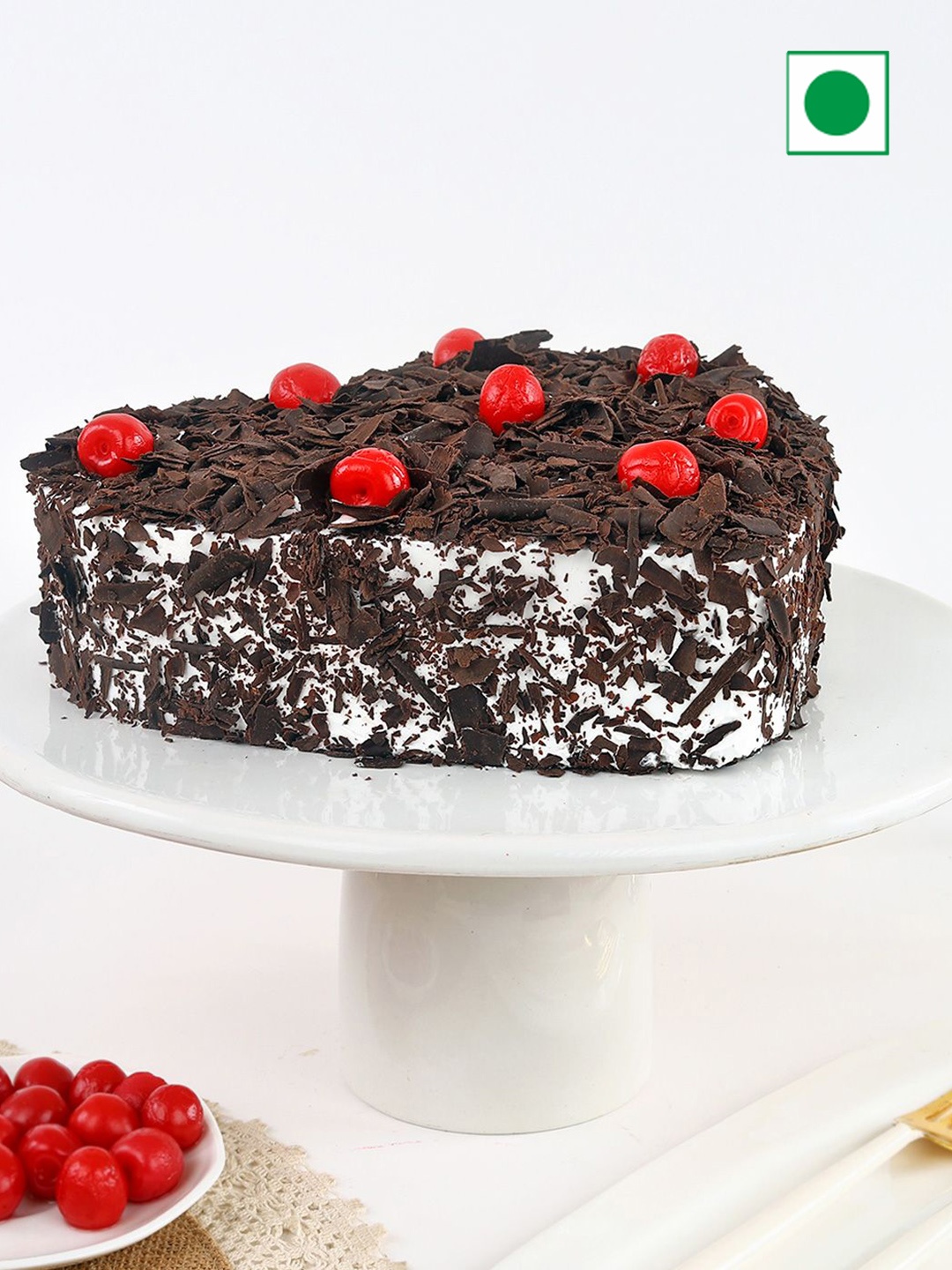 

IGP Black Forest Flavour Eggless Heart Cake 500g, Brown