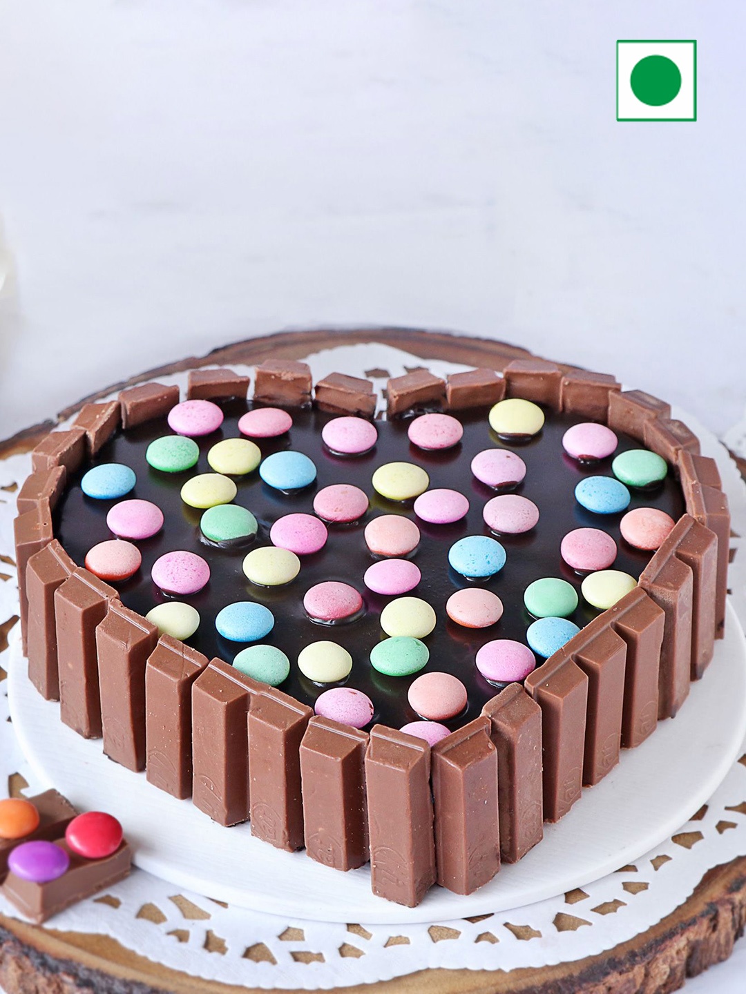 

IGP Chocolate Flavour Eggless Heart Cake - 1 Kg, Brown
