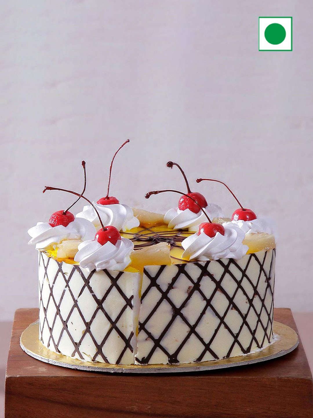 

IGP Pineapple Eggless Round Cake- 1 KG, White