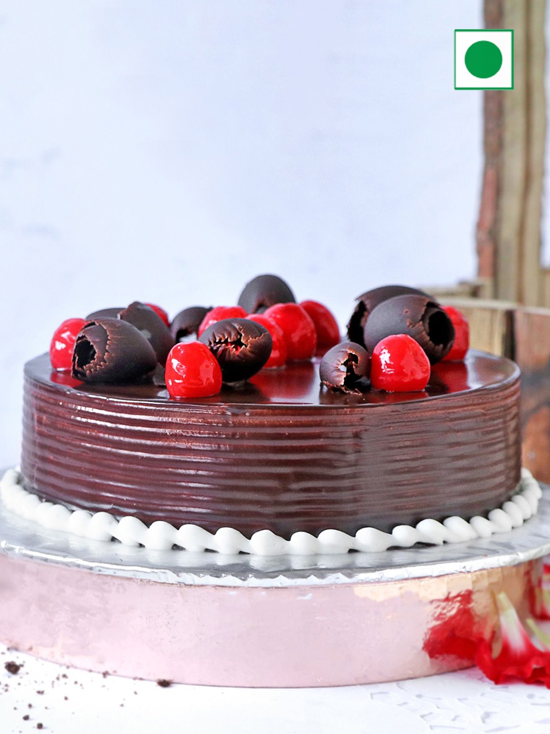 

IGP Chocolate With Cherries Flavour Eggless Round Cake-Half Kg, Brown