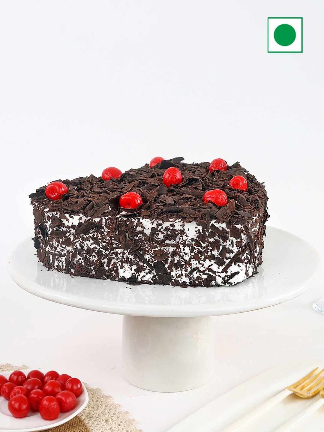 

IGP Black Forest Flavour Eggless Heart Cake - 1 Kg, Brown