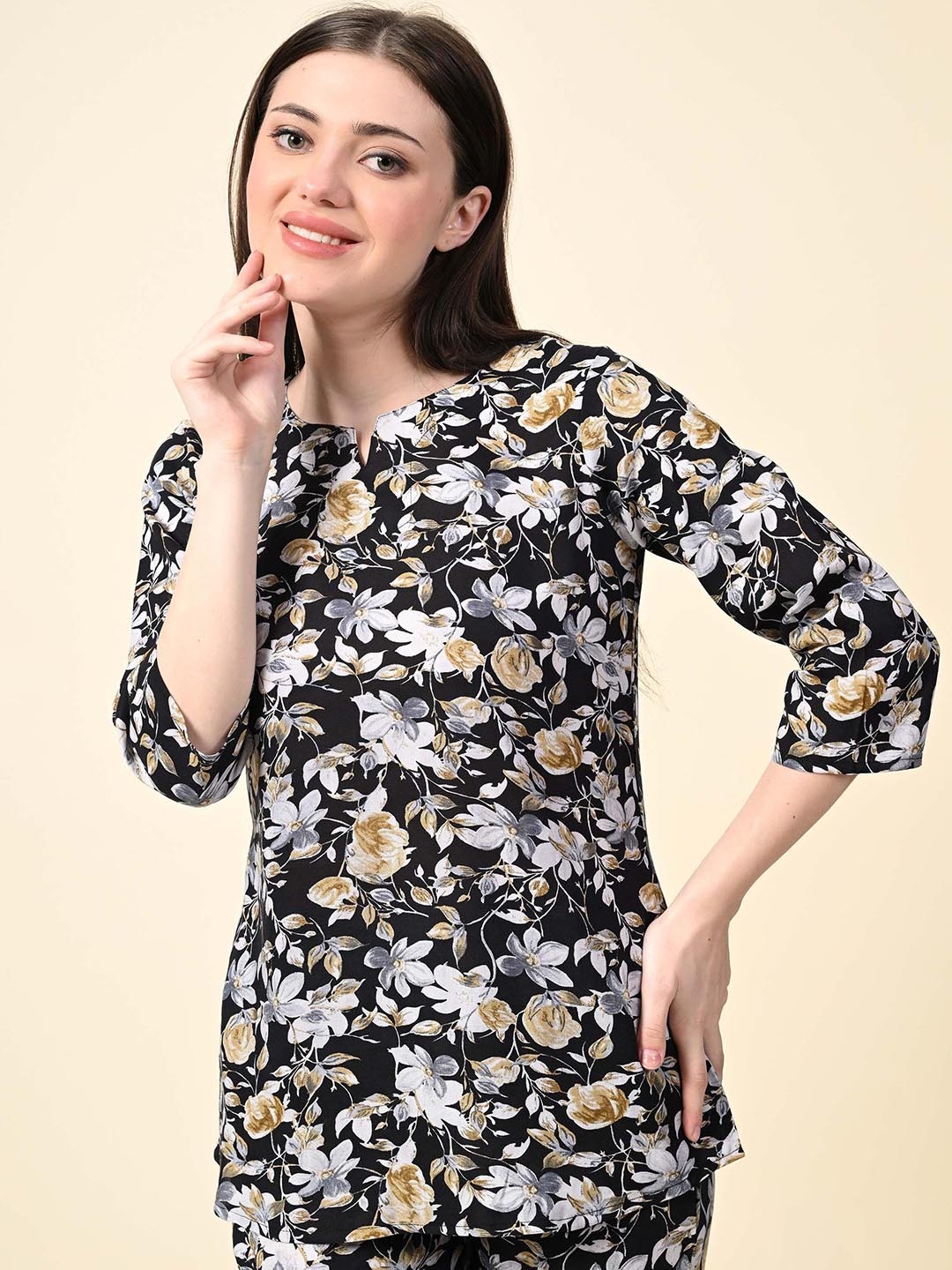 

Ichaa Women Floral Printed Night suit, Black