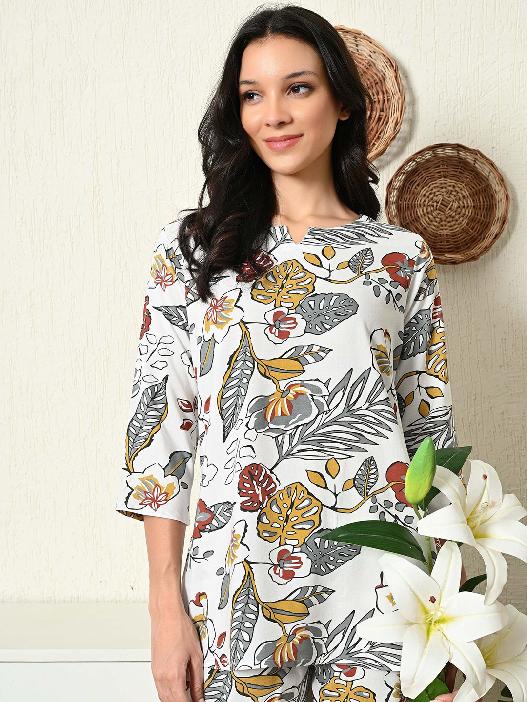 

Ichaa Women Floral Printed Night suit, White