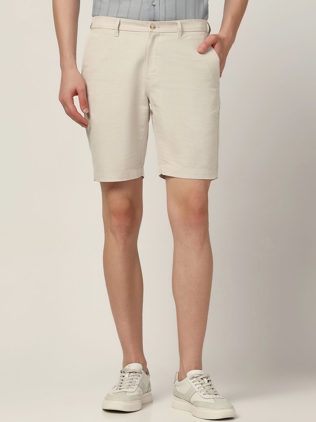 

Blackberrys Men Slim Fit Low-Rise Shorts, Beige