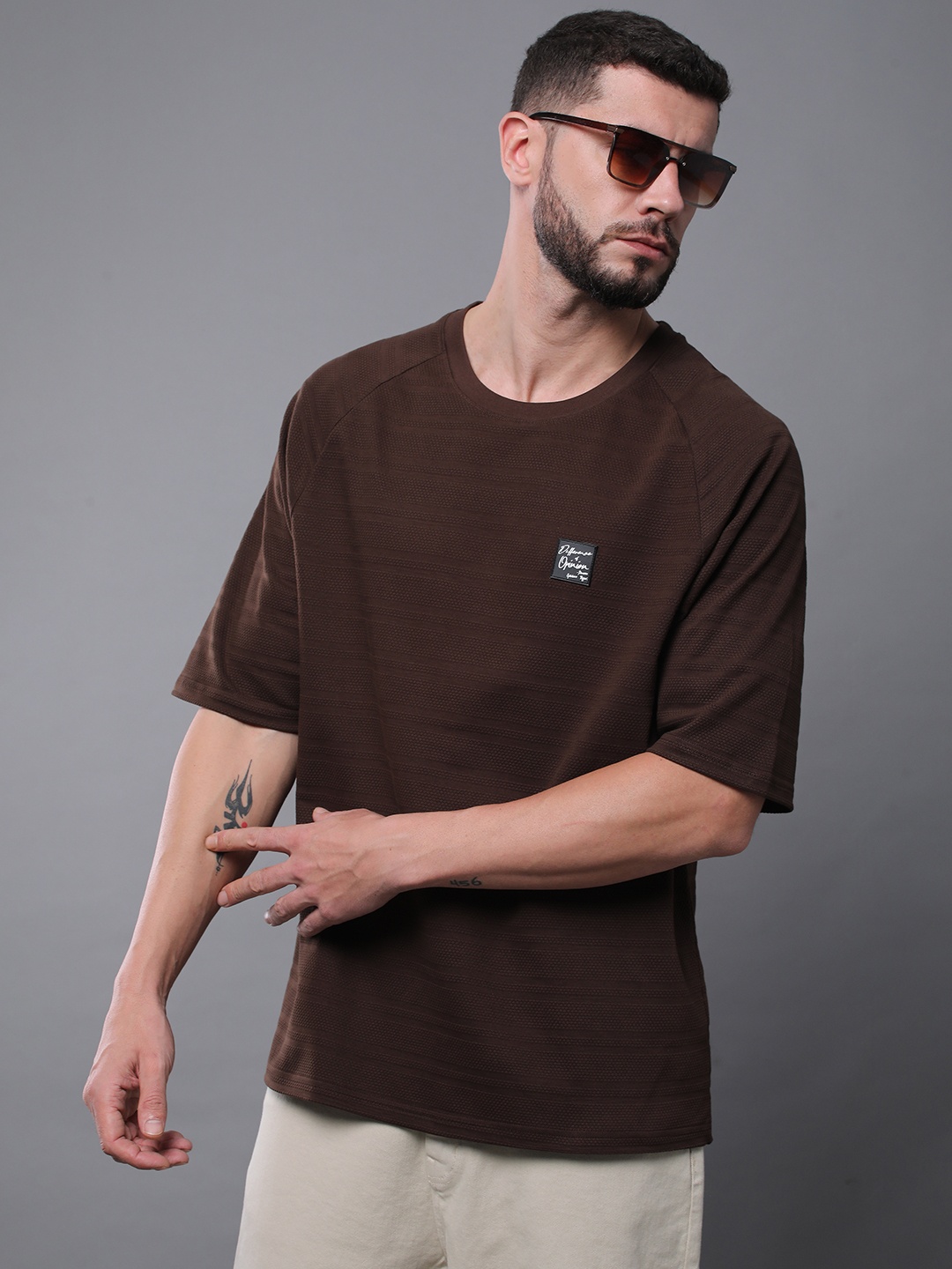 Difference of Opinion Men Solid Popcorn Structure Oversized Raglan T-Shirt, Brown