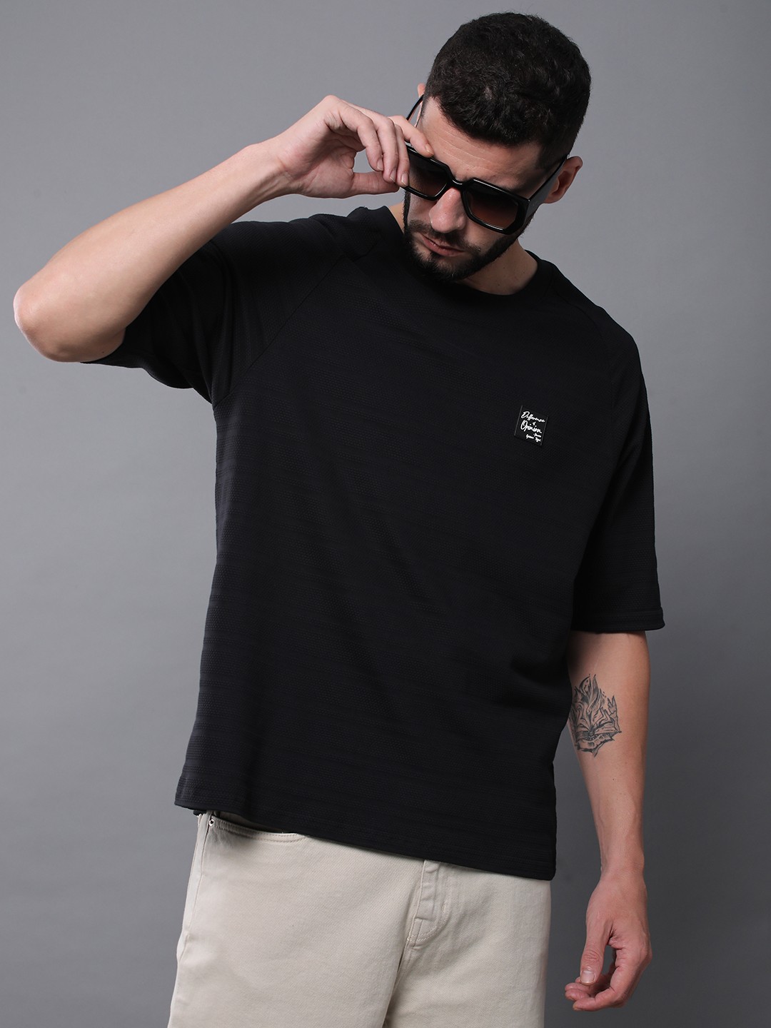 Difference of Opinion Men Solid Popcorn Structure Oversized Raglan T-Shirt, Black