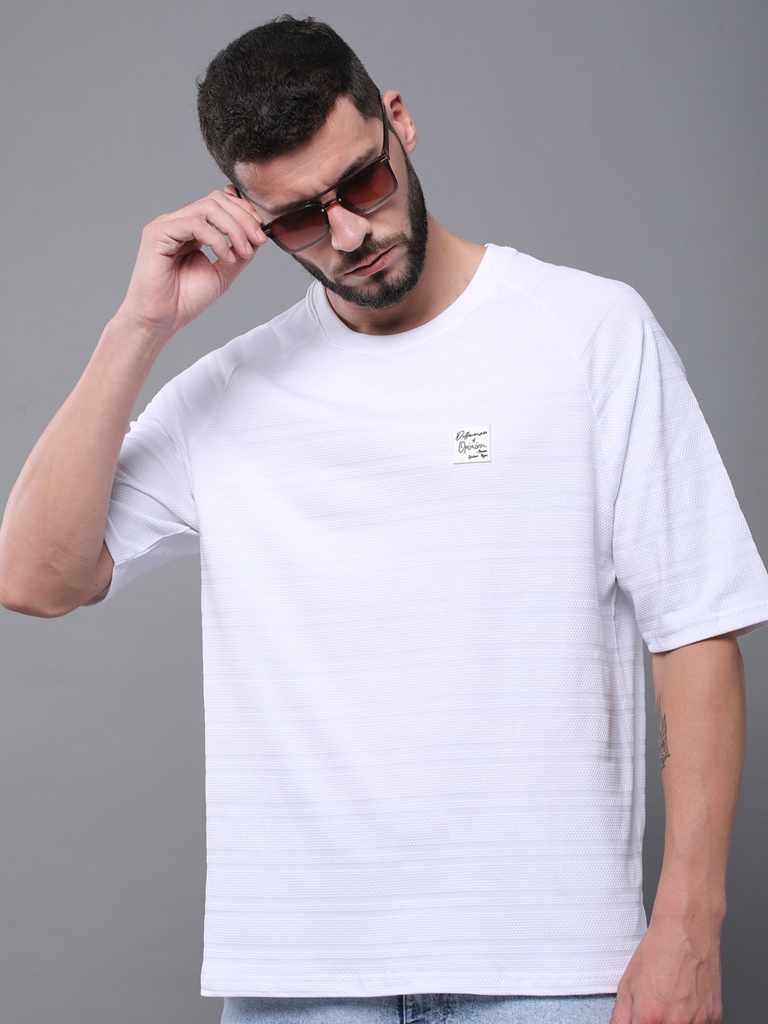 

Difference of Opinion Men Solid Popcorn Structure Oversized Raglan T-Shirt, White