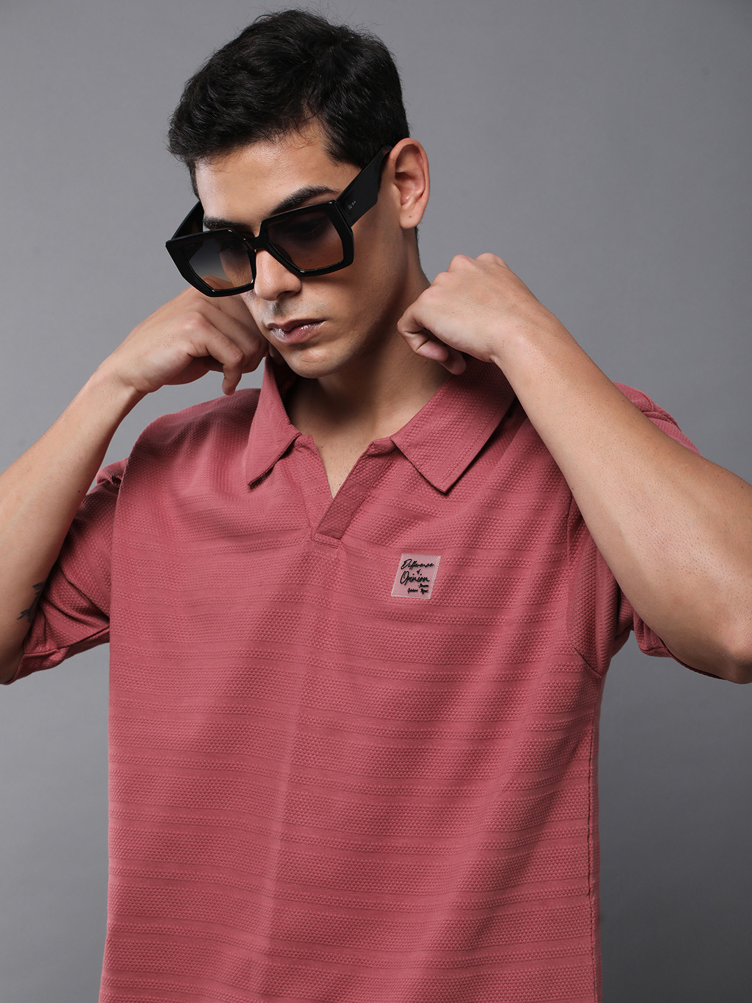

Difference of Opinion Men Solid Popcorn Structure Oversized Polo T-Shirt, Rose