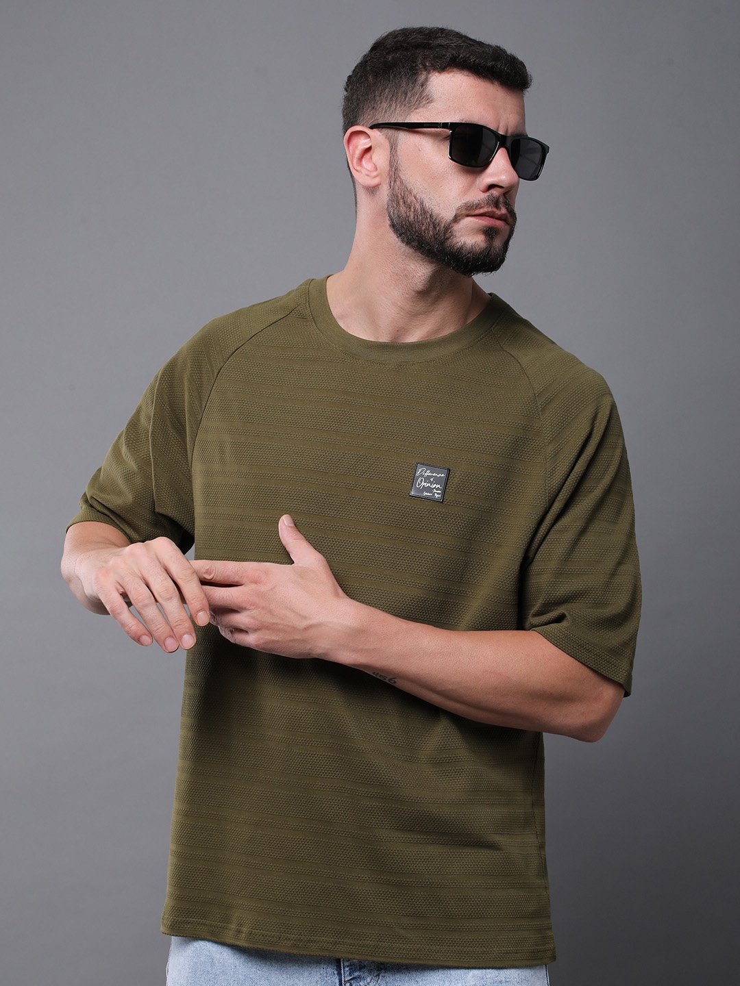 

Difference of Opinion Men Solid Popcorn Structure Oversized Raglan T-Shirt, Olive