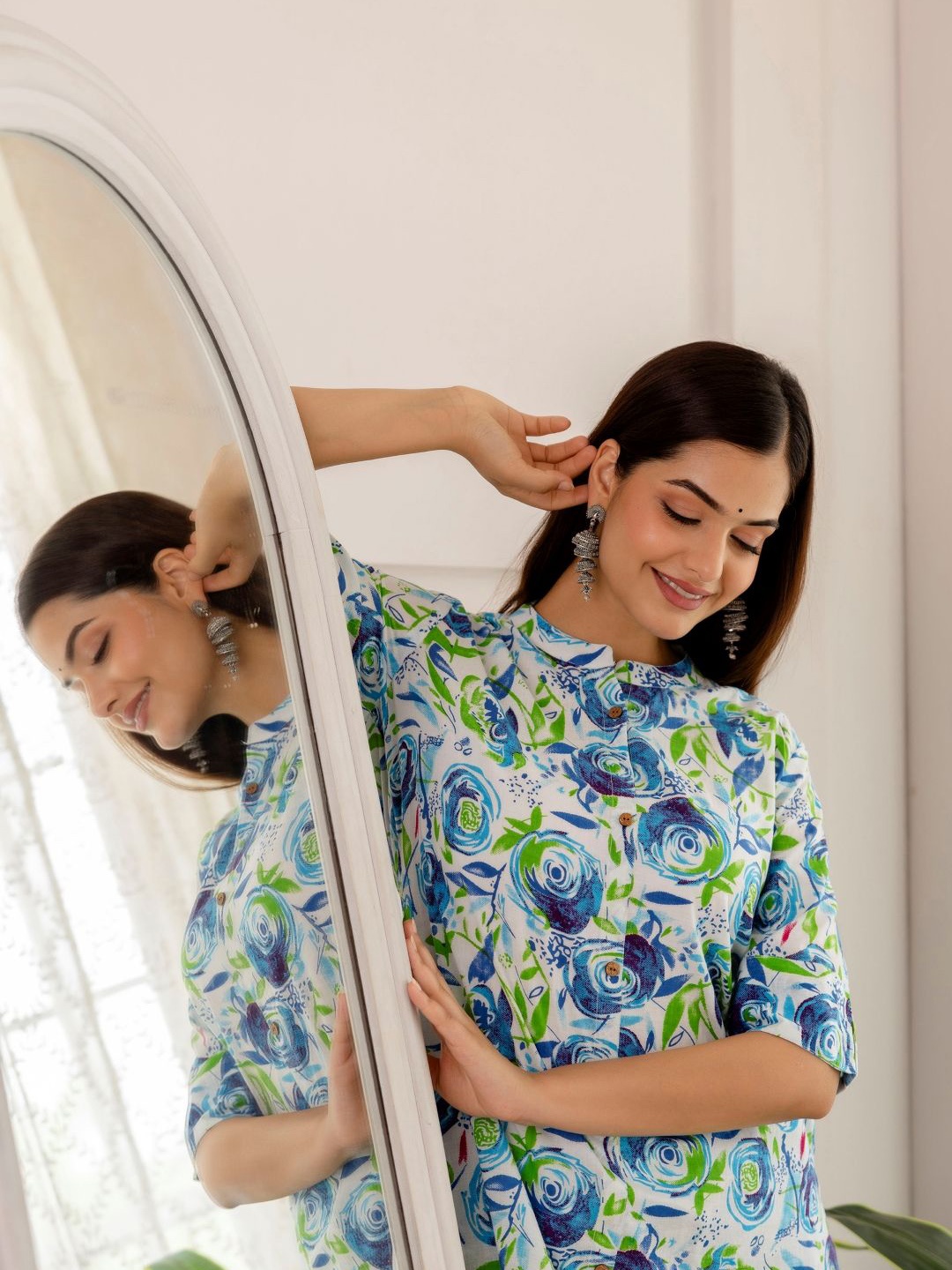 

SIJOPA Floral Printed Mandarin Collar Pure Cotton A Line Kurta with Trousers, Blue