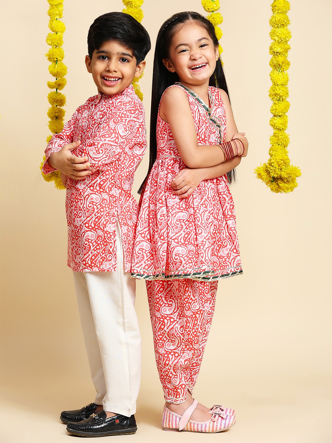 

Cutiekins Boys Paisley Printed Band Collar Pure Cotton Straight Kurta With Pyjama, Off white