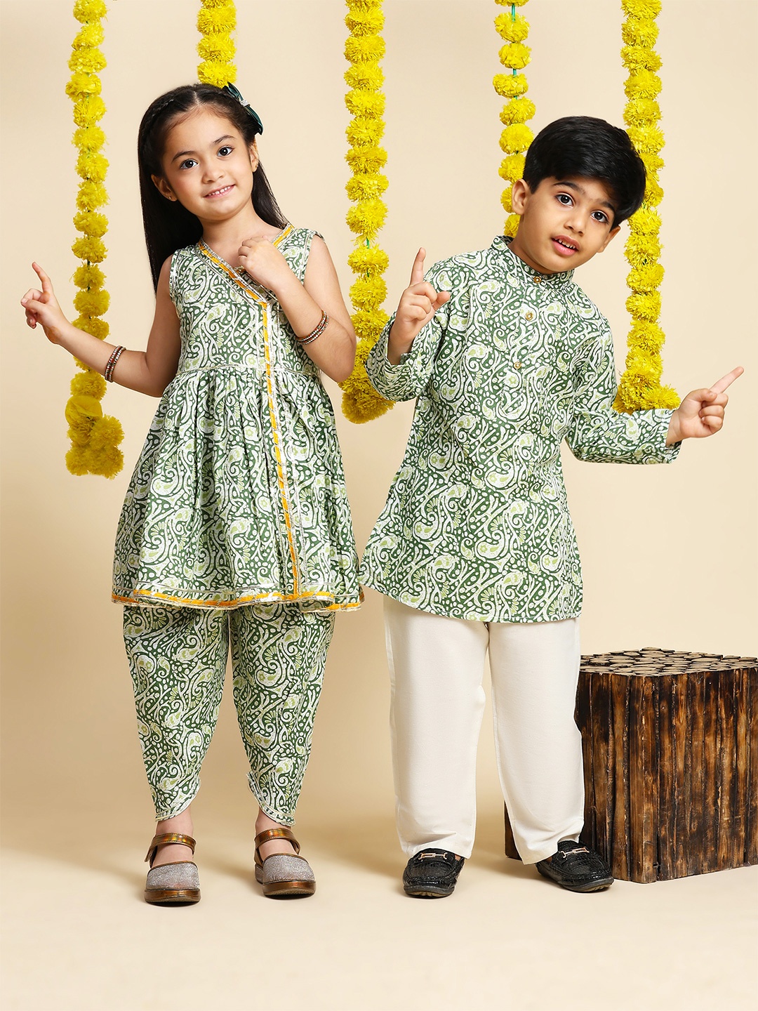 

Cutiekins Boys Paisley Printed Mandarin Collar Pure Cotton Kurta With Trousers, Off white