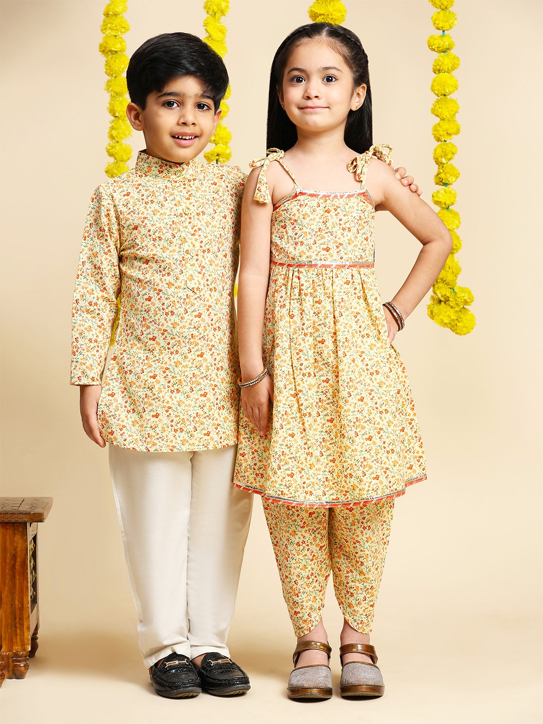 

Cutiekins Boys Floral Printed Mandarin Collar Pure Cotton Straight Kurta With Trousers, Yellow