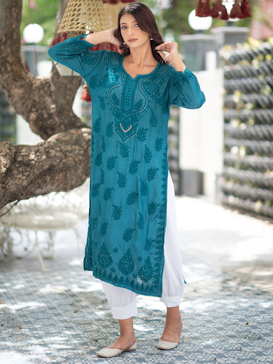 

Rangreza Ethnic Notch Neck Floral Embroidered Straight Kurta, Teal