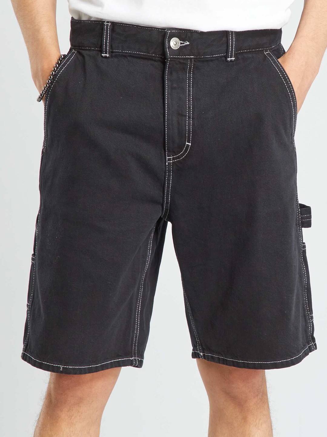 

KIABI Men Cotton Regular Fit Mid-Rise Denim Shorts, Black