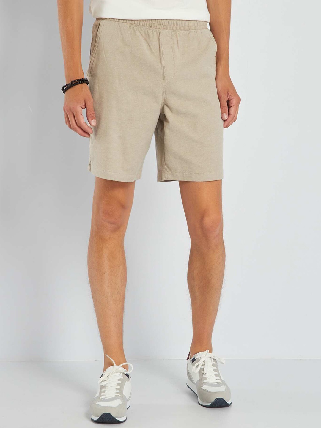 

KIABI Men Regular Fit Sports Shorts, Beige