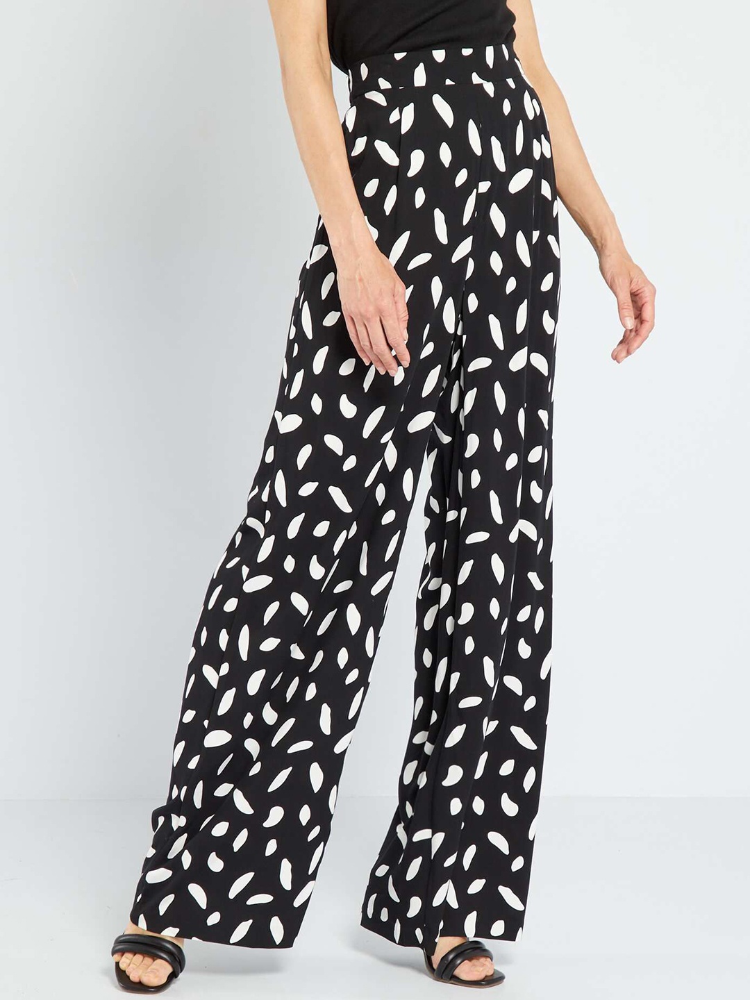 

KIABI Women Animal Printed Loose Fit High-Rise Trousers, Black
