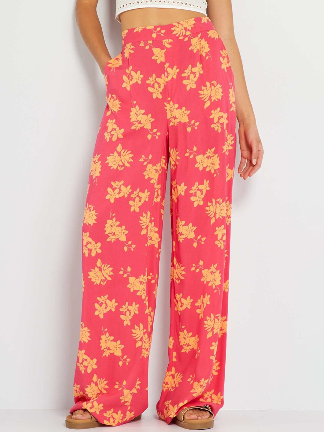 

KIABI Women Floral Printed Loose Fit High-Rise Trousers, Pink
