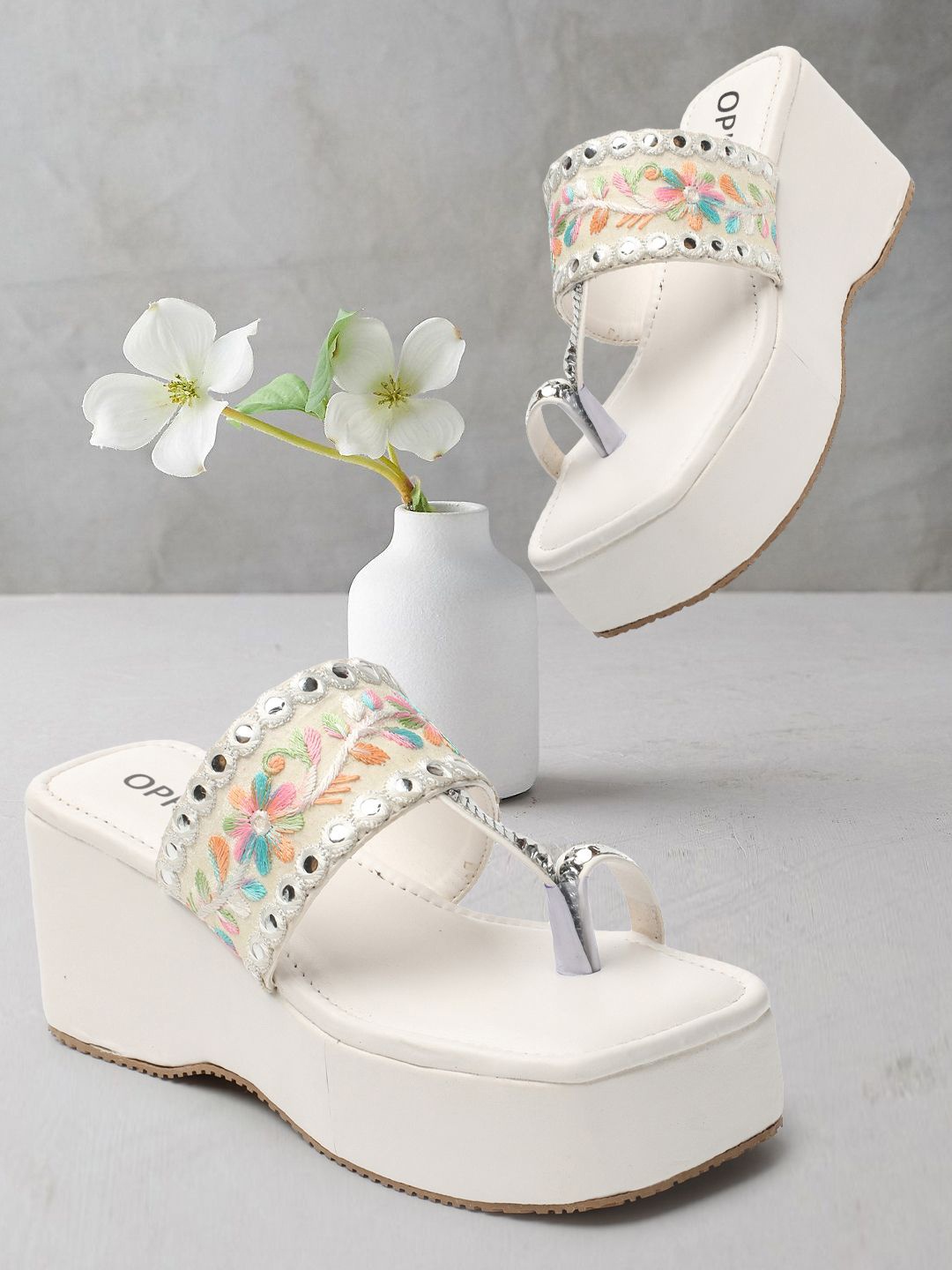 

OPHELIA One Toe Wedge Heels Sandals, White