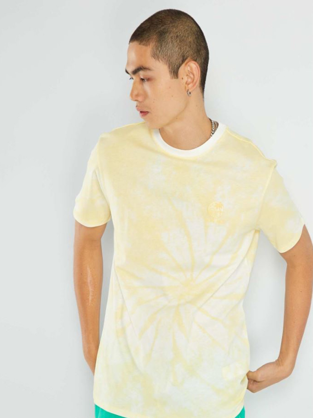 

KIABI Men Tropical Floral Printed T-shirt, Yellow