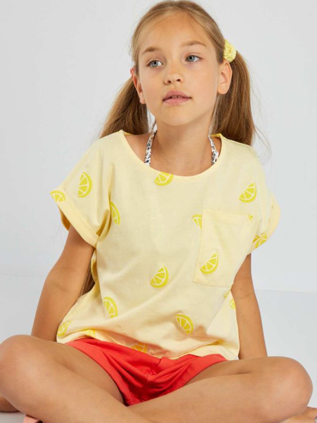 

KIABI Girls Graphic Printed Pure Cotton Pockets T-shirt, Yellow