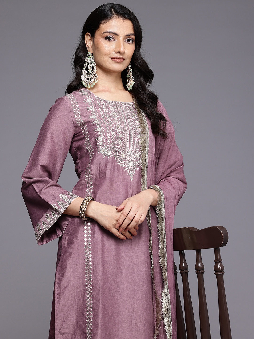 

Varanga Floral Embroidered Sequinned Kurta With Palazzos & Dupatta, Mauve