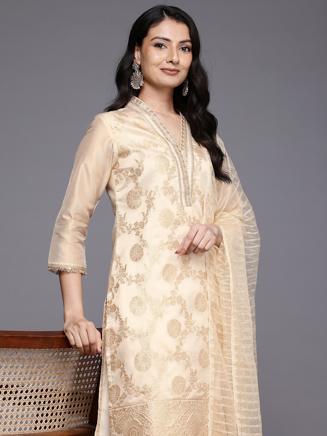 

Varanga Woven Design Zari Kurta With Trousers & Dupatta, Off white