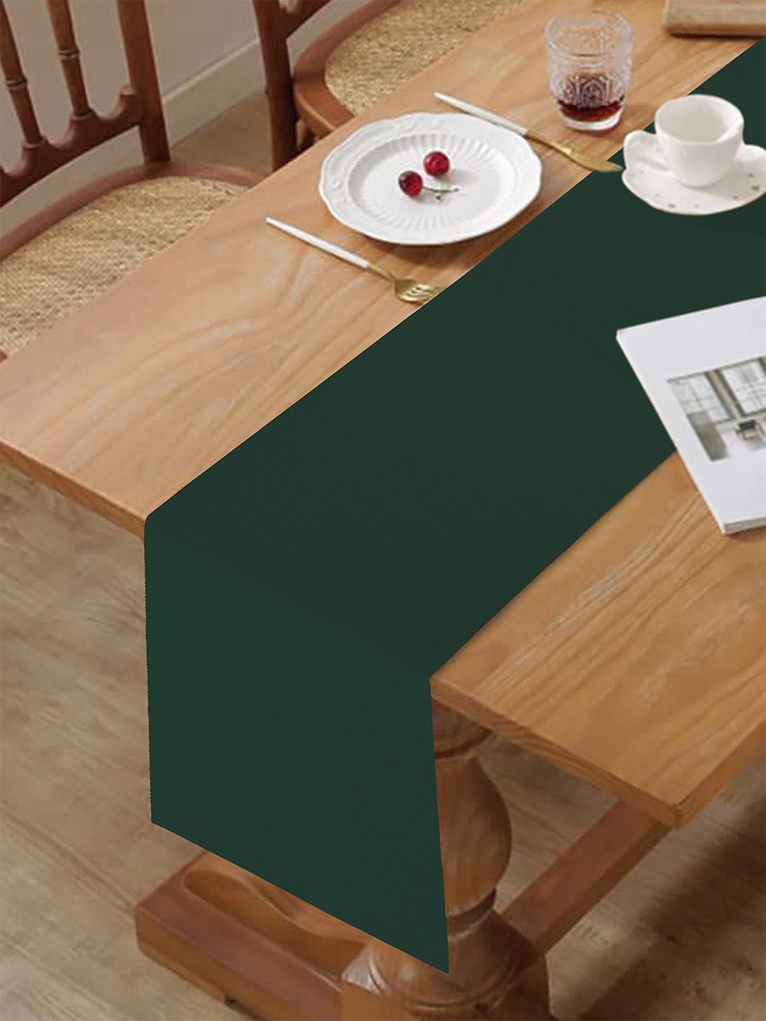 HOME COLORS.IN Green Rectangular Cotton Table Runner